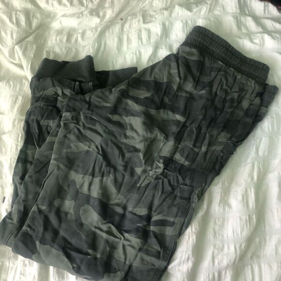 Splendid Camo Joggers - Picture 3 of 5